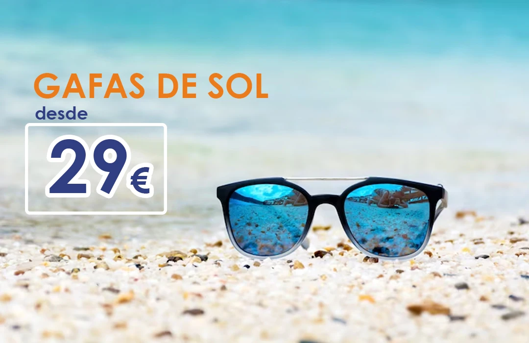 Gafas de sol sobre arena de playa